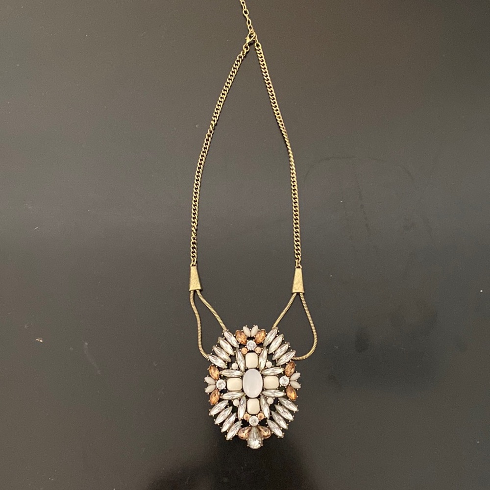 Adjustable statement necklace